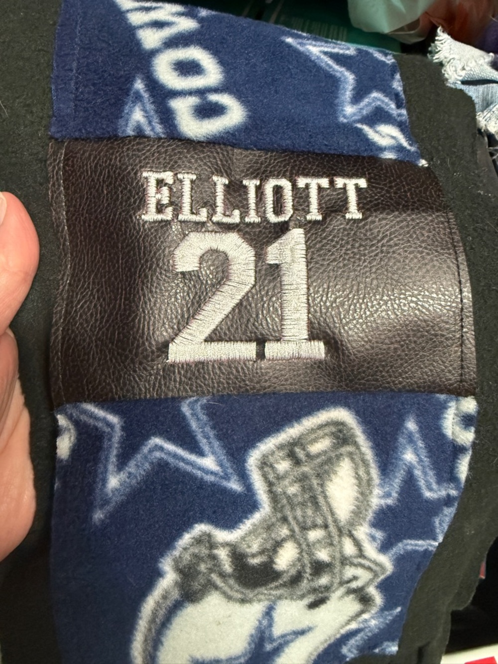 Elliott 21 Dallas Cowboys themed fleece scarf